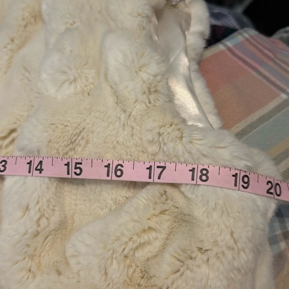 Regent Park Vest Faux Fur Cream Textured Funnel Neck Zip Up M